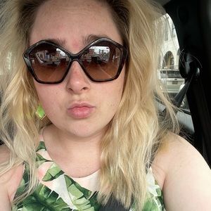 Meet your Posher, Casey